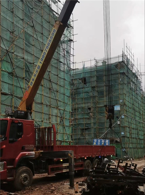 罗山县“慢工细活”—— 吊车的 “微动控制” 技术